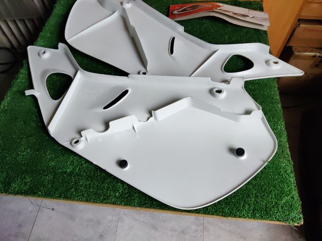 Tapas laterales Honda CR 97/99