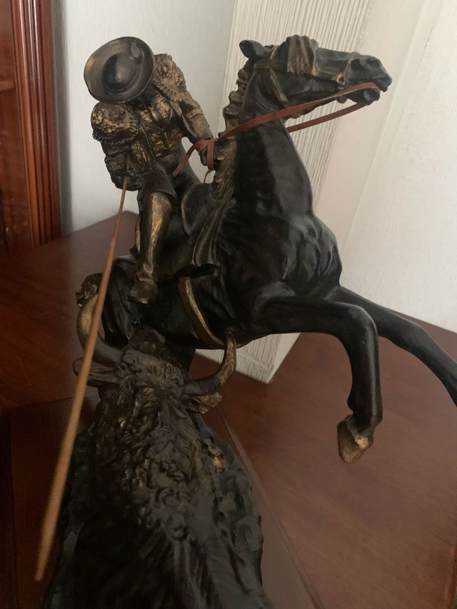 Figura picador a caballo y toro