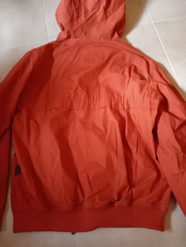 Cazadora cortavientos 