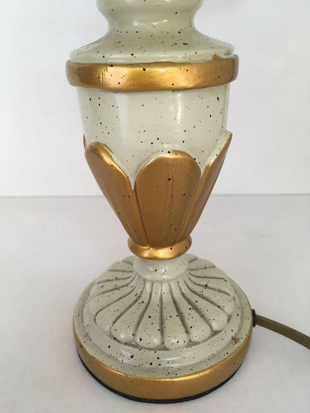 Lampada tavolo in resina e paralume