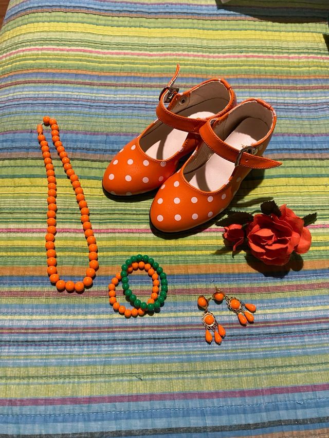 tacones para niña con accesorios de feria