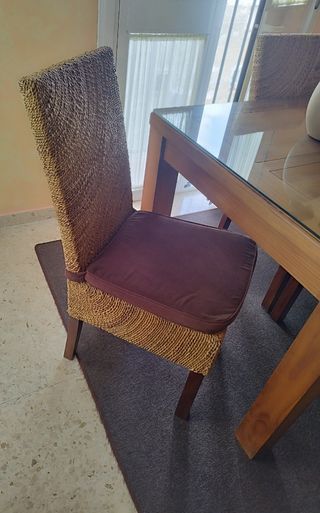 Mesa de madera maciza y 4 sillas