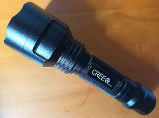 Linterna táctica con led CREE XML-L2