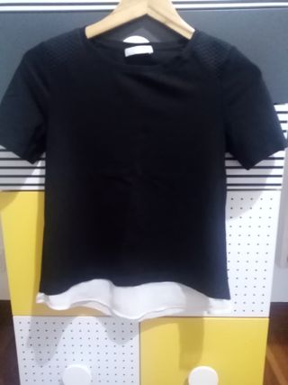 Camiseta negra con gasa blanca