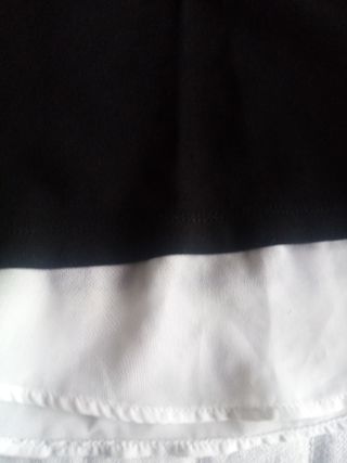 Camiseta negra con gasa blanca