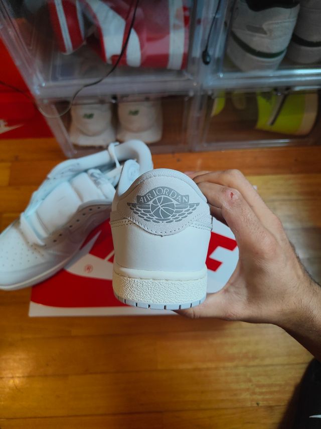 Jordan 1 low Neutral Grey 85'