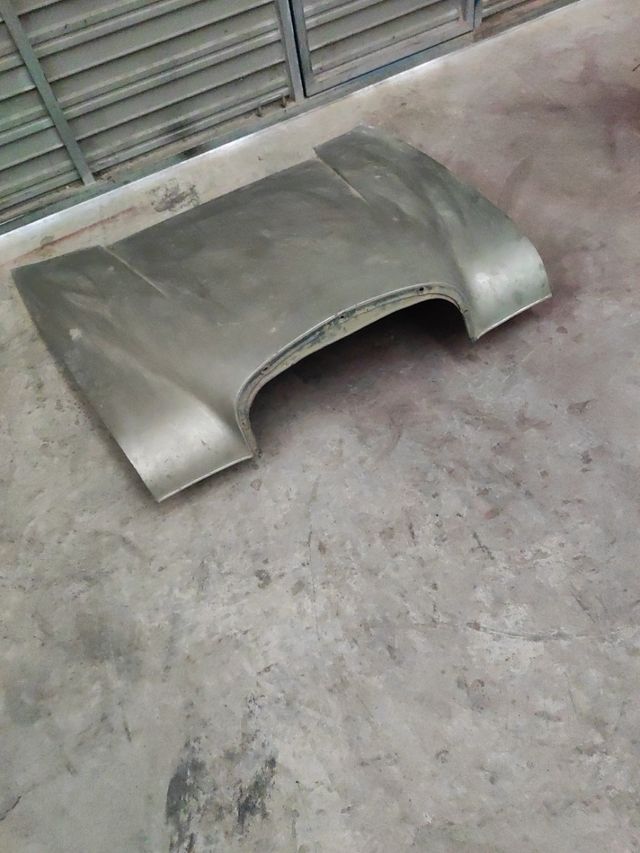 Capot mercedes 190 w110 colas