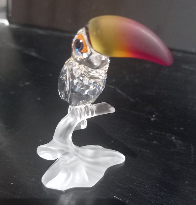 SWAROSKY tucano con becco colorato