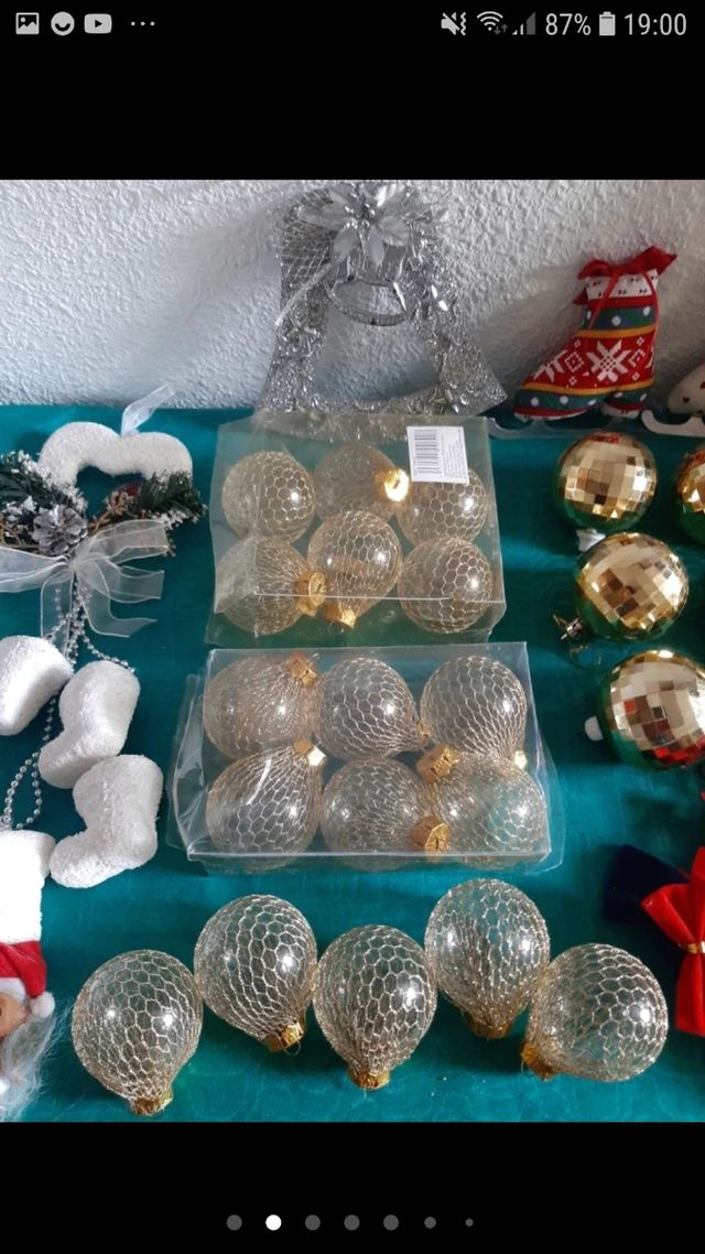 Navidad adornos , bolas y letrero