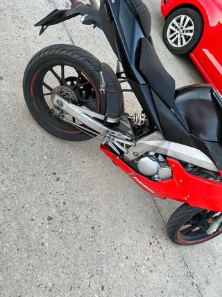 moto de carretera derbi gpr 2t racing