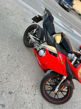 moto de carretera derbi gpr 2t racing