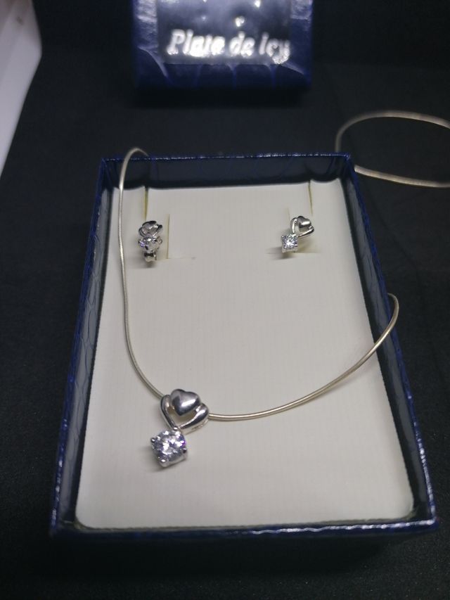 Conjunto de colgante y pendientes plata