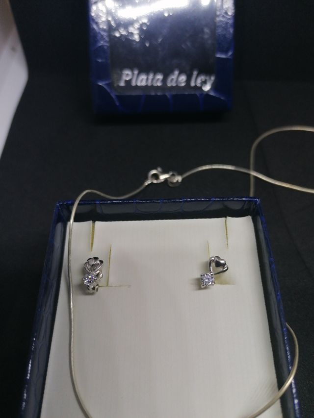 Conjunto de colgante y pendientes plata