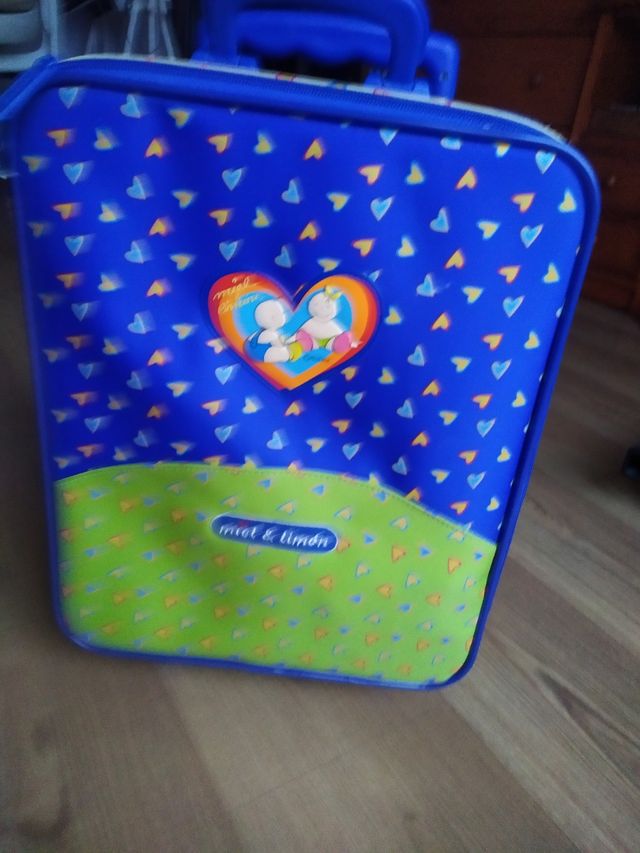 Carro con ruedas sin estrena