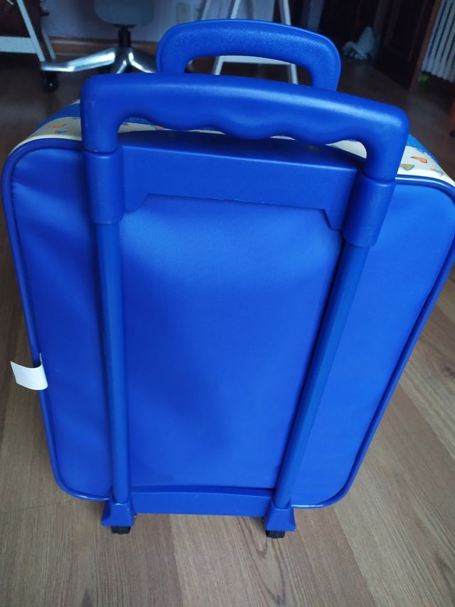 Carro con ruedas sin estrena