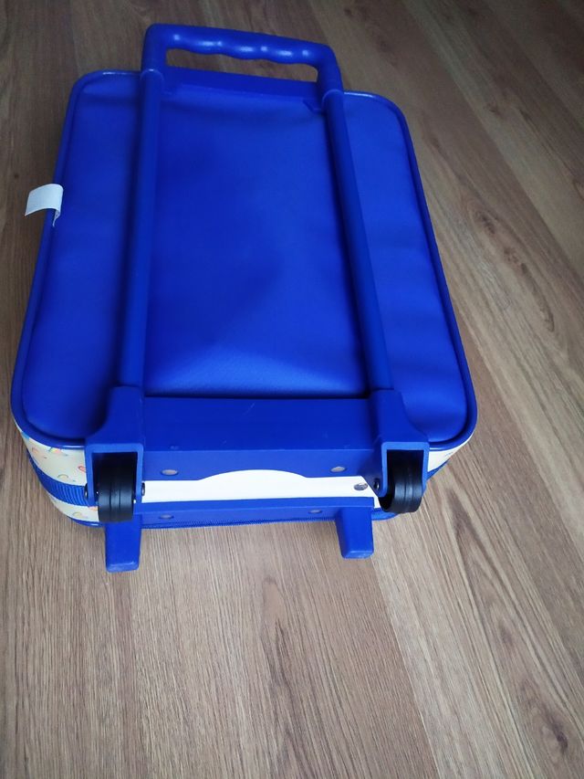 Carro con ruedas sin estrena