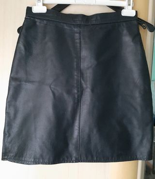 Minifalda mujer en cuero negro. Talla 36