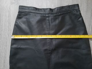 Minifalda mujer en cuero negro. Talla 36