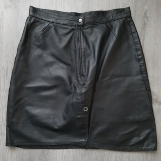 Minifalda mujer en cuero negro. Talla 36