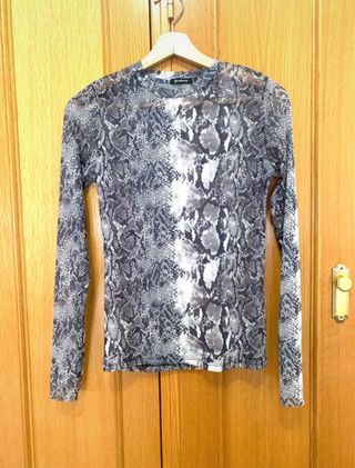 camiseta serpiente stradivarius