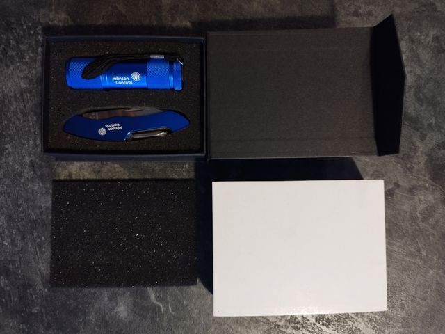 Set de regalo de cuchillo y bateria. Nuevo