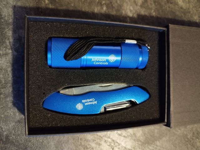 Set de regalo de cuchillo y bateria. Nuevo