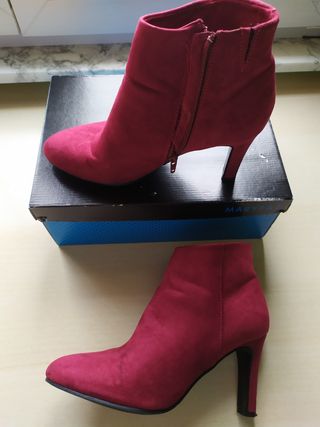 Botines de tacón color granate