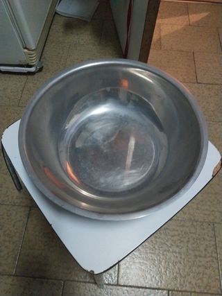 bandeja y bol de metal