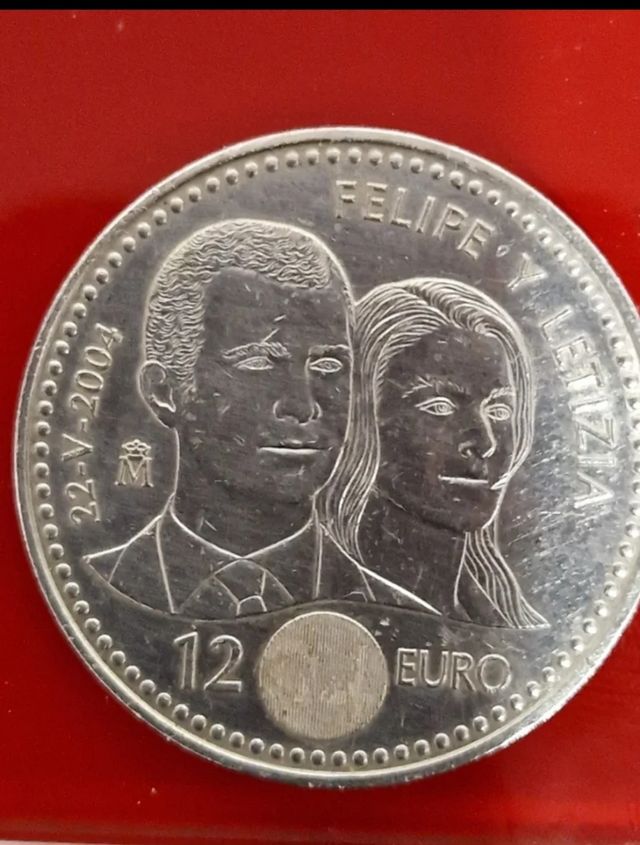 Moneda plata 12 euros 2004