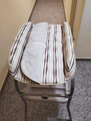 Bañera y cambiador para bebé.