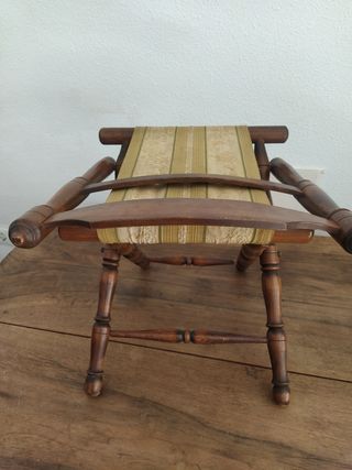 PEQUEÑA SILLA PLEGABLE DECORATIVA