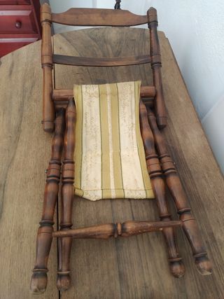 PEQUEÑA SILLA PLEGABLE DECORATIVA