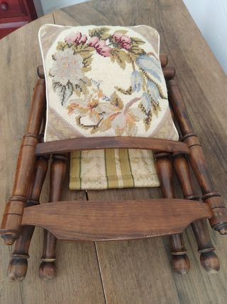 PEQUEÑA SILLA PLEGABLE DECORATIVA