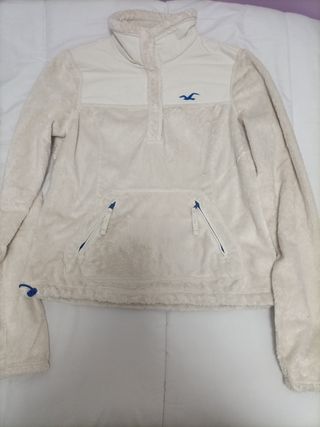 Sudadera Hollister de pelo blanco