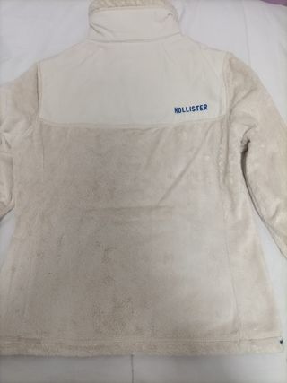 Sudadera Hollister de pelo blanco