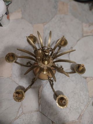 Lámpara de bronce con seis brazos