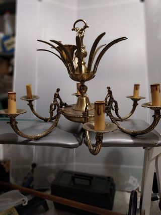Lámpara de bronce con seis brazos