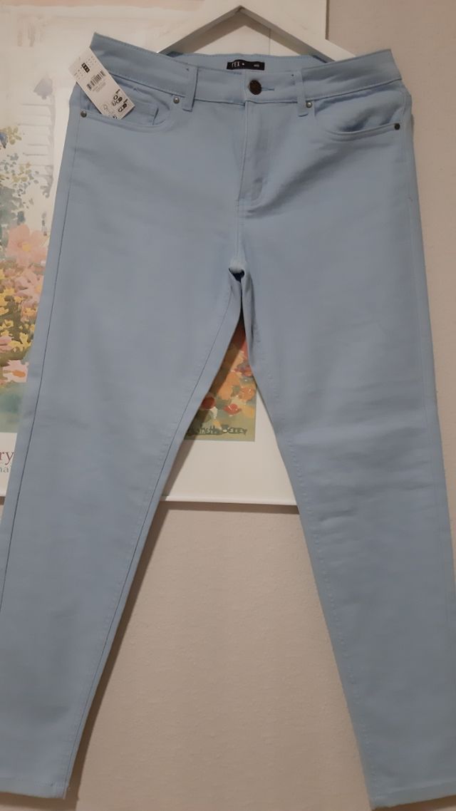 Pantalon tipo vaquero celeste