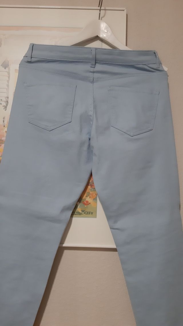 Pantalon tipo vaquero celeste
