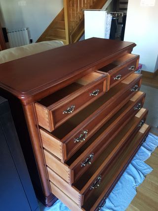 Cómoda de madera maciza y espejo