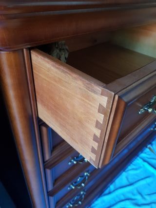Cómoda de madera maciza y espejo
