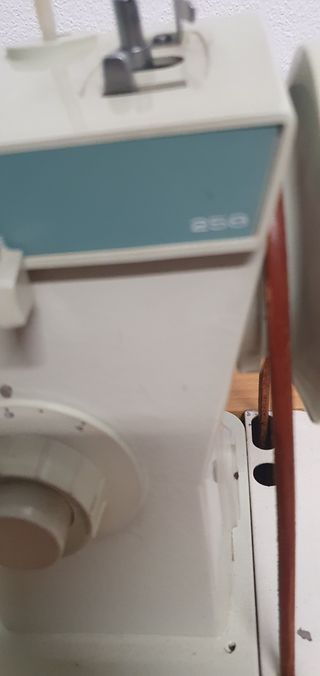 Máquina de coser Singer 258