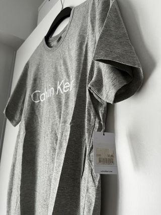 Camiseta Calvin Klein (Nueva con etiquetas) TallaS