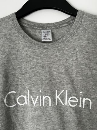 Camiseta Calvin Klein (Nueva con etiquetas) TallaS