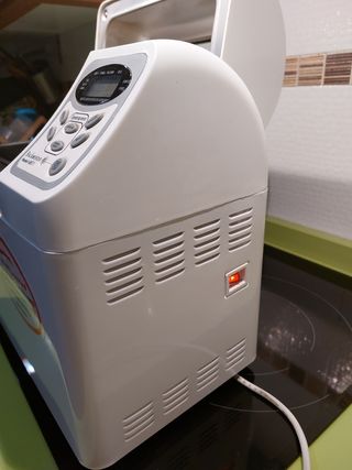 Panificadora UNOLD. Modelo 68511. Completa.