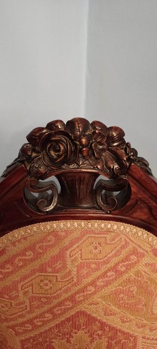 2 sillas antiguas de madera tapizadas