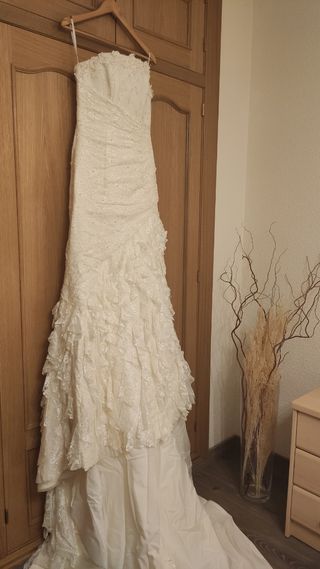 Vestido de novia y mantilla