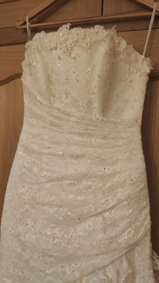 Vestido de novia y mantilla