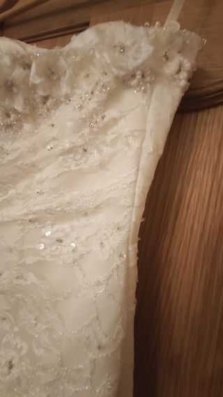 Vestido de novia y mantilla