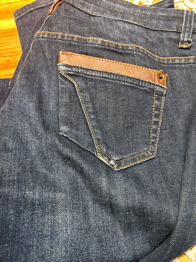 pantalones chica con adornos peil